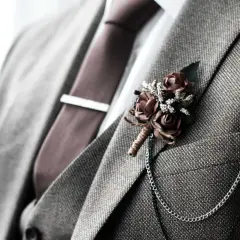 Kwiat w butonierce: Kompletny przewodnik po męskiej elegancji