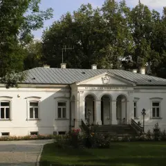 "Na dom w Czarnolesie": Odkryj sens fraszki Kochanowskiego