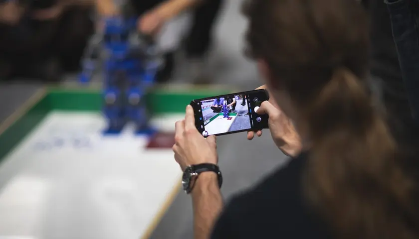Dziennikarstwo Mobilne: Jak Smartfony Zmieniły Zasady Gry