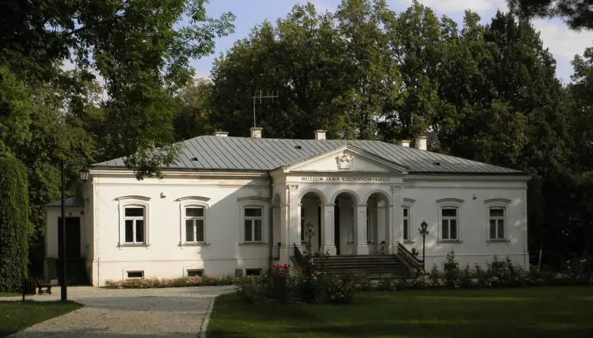 "Na dom w Czarnolesie": Odkryj sens fraszki Kochanowskiego