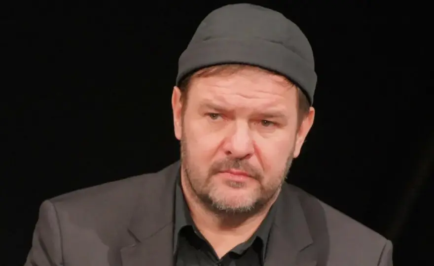Tomasz Karolak bez sensu – humorystyczny utwór, który zaskakuje wszystkich