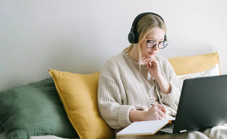 Najlepsze Kursy Online dla Dziennikarzy: Recenzja i Ranking