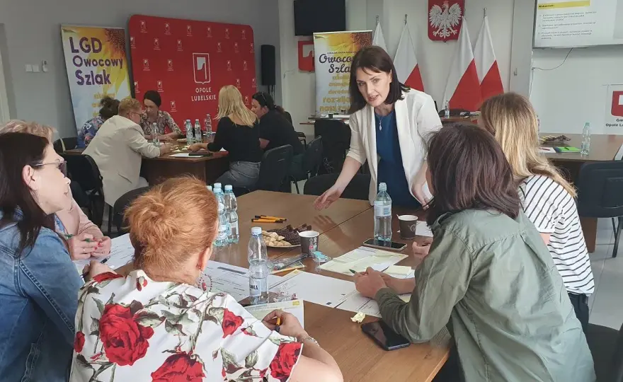 Praca u podstaw: Idea, która zmieniła Polskę. Czy działa dziś?