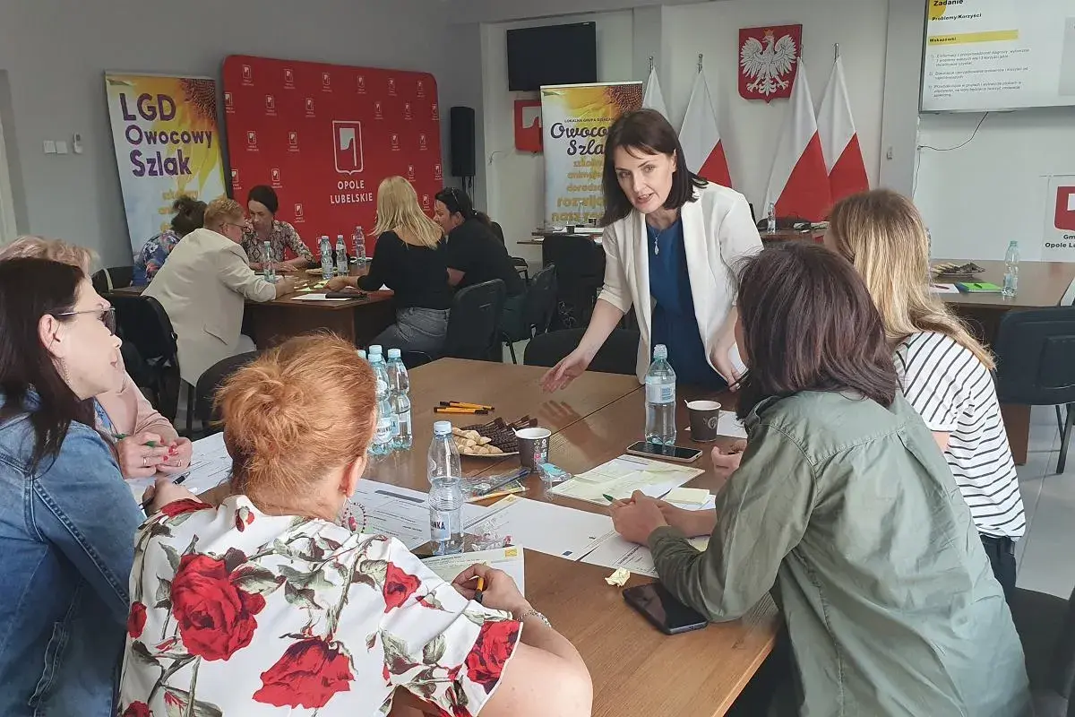 Praca u podstaw: Idea, która zmieniła Polskę. Czy działa dziś?